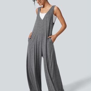 Halara Women’s Gray Wide-Leg V-Neck Jumpsuit Size Small